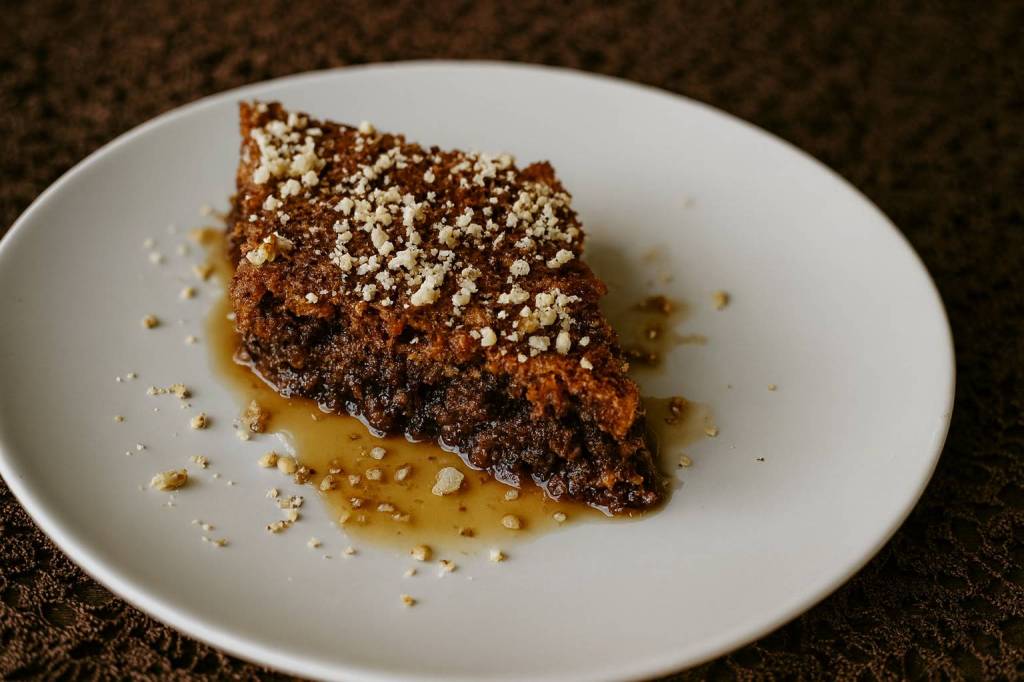 Traditional Thessalian “Melachrini” – The Authentic 1:1:1 Walnut Cake Without Semolina, Oil or&nbsp;Butter
