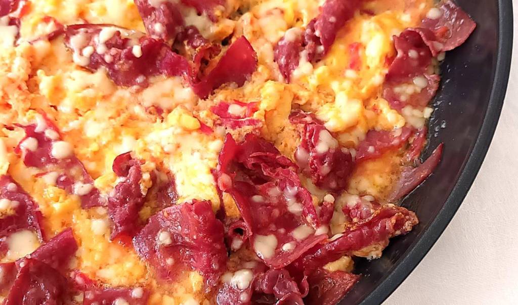 Politiki Omelette with Pastrami & Kaseri – Traditional Greek Meze&nbsp;Recipe
